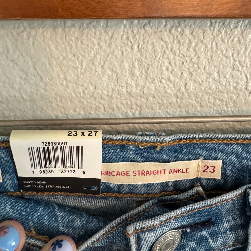 NWT Levi's Ribcage Straight Ankle Jeans - Picture 3 of 11